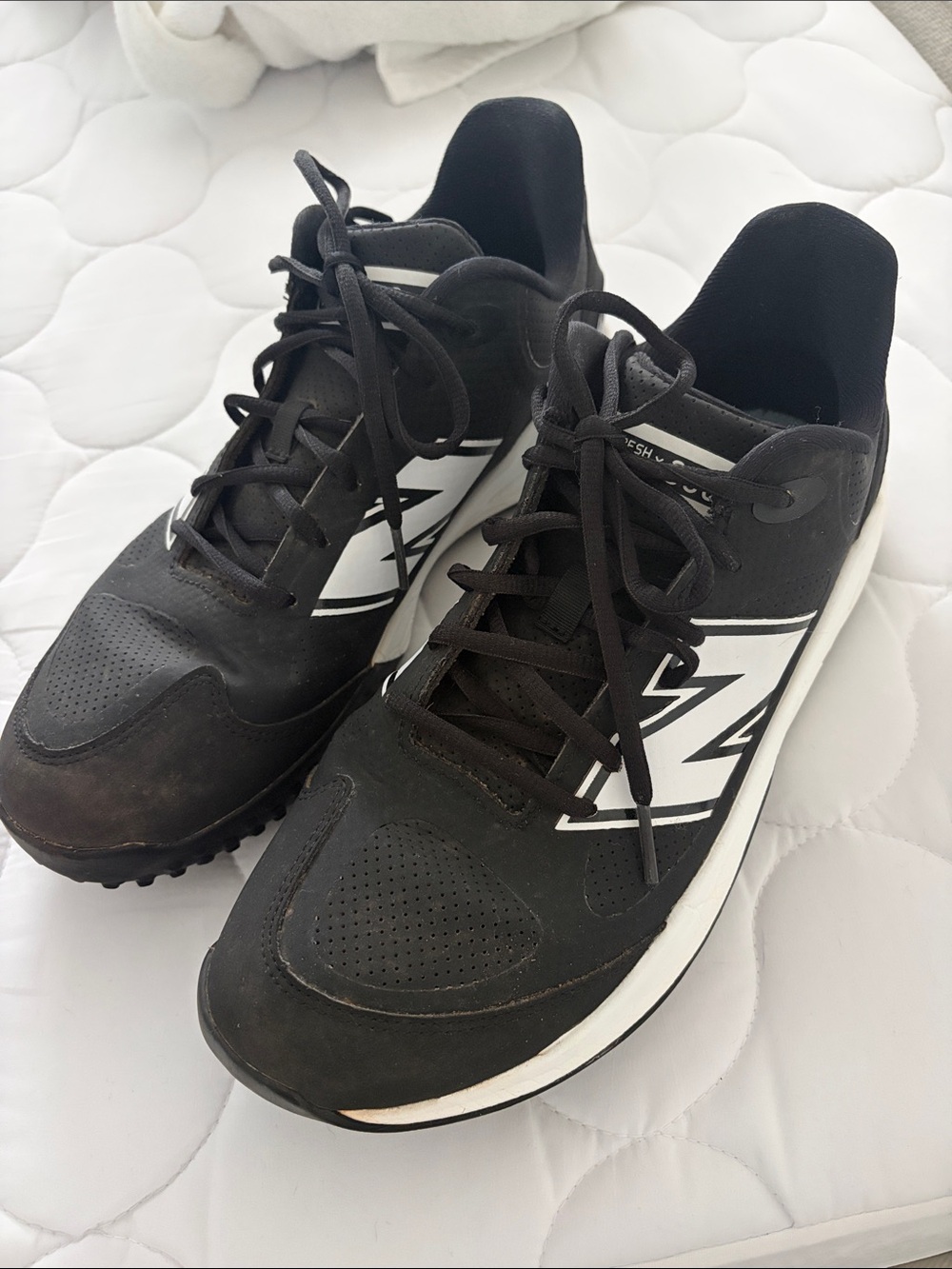 New Balance Fresh Foam 3000 v7 Turf Black/White